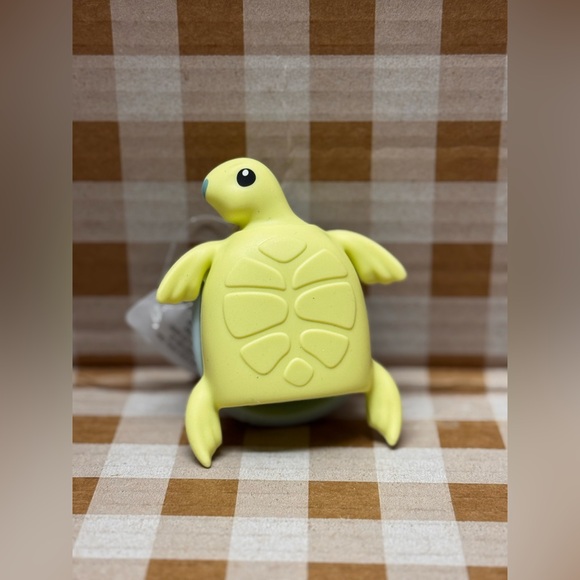 NWT B&BW Glam Sea Turtle Keychain Pocketbac holder•COMES WITH NEW/CURRENT REFILL - Picture 4 of 6